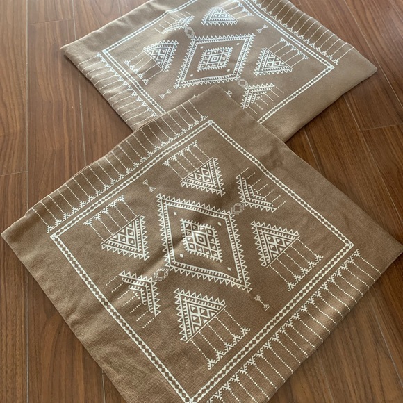 Geometric Patterned Tan Cushion Covers - Picture 1 of 3